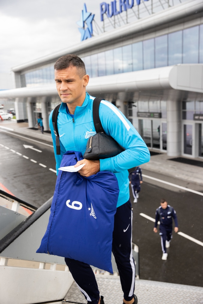 Команда «Зенит» в «Пулково» перед вылетом на матч с «Химками»