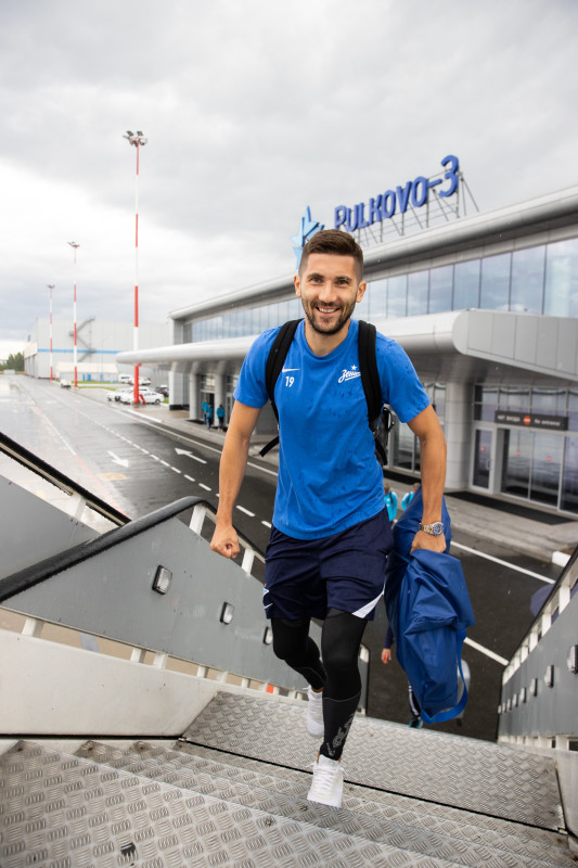 Команда «Зенит» в «Пулково» перед вылетом на матч с «Химками»