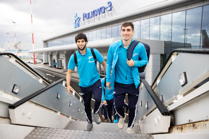 Команда «Зенит» в «Пулково» перед вылетом на матч с «Химками»