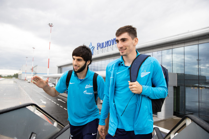 Команда «Зенит» в «Пулково» перед вылетом на матч с «Химками»