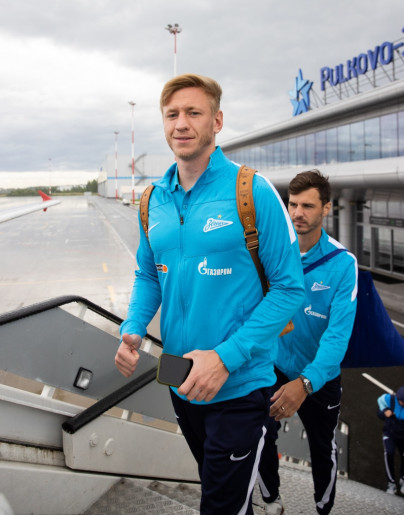 Команда «Зенит» в «Пулково» перед вылетом на матч с «Химками»