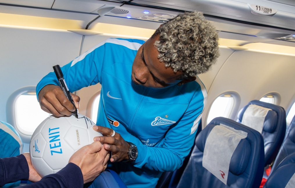 Команда «Зенит» в «Пулково» перед вылетом на матч с «Химками»