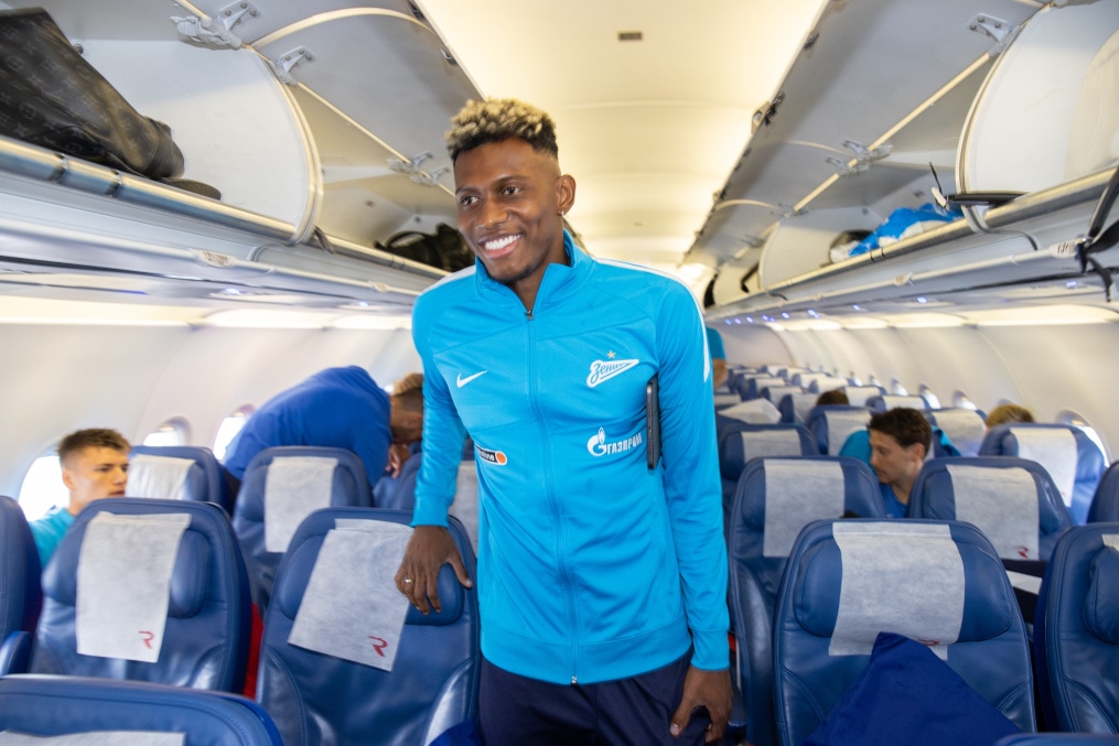 Команда «Зенит» в «Пулково» перед вылетом на матч с «Химками»