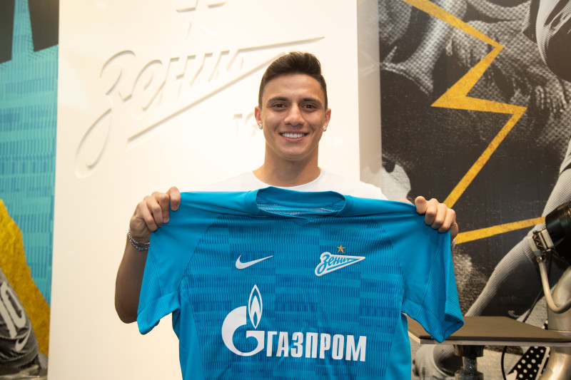 Презентация новичков сине-бело-голубых в магазине «Зенит-Арена»