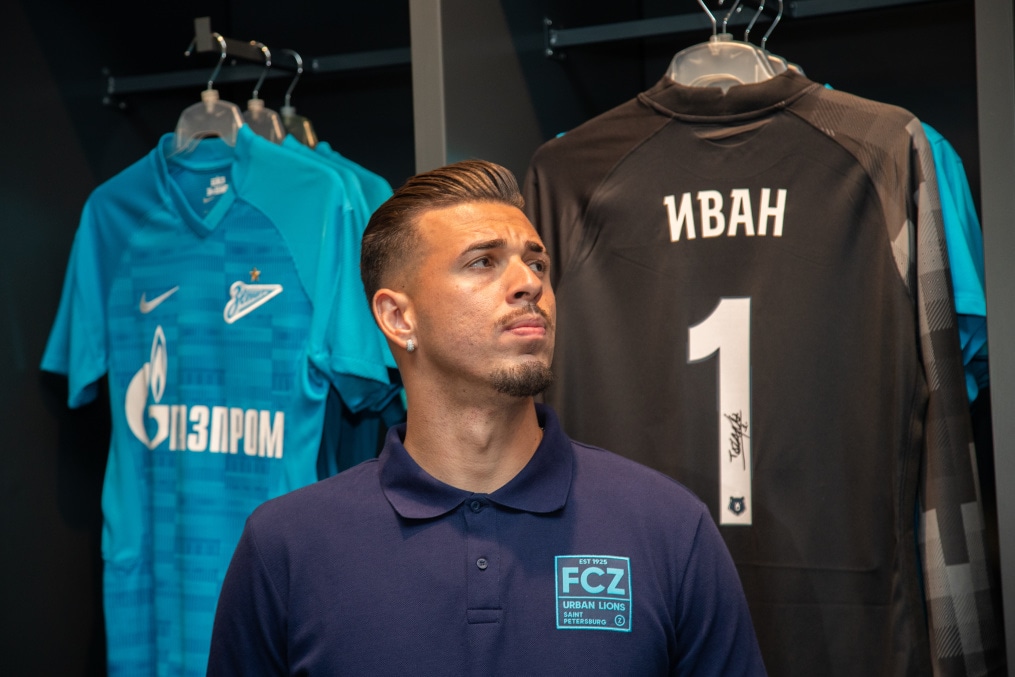 Презентация новичков сине-бело-голубых в магазине «Зенит-Арена»