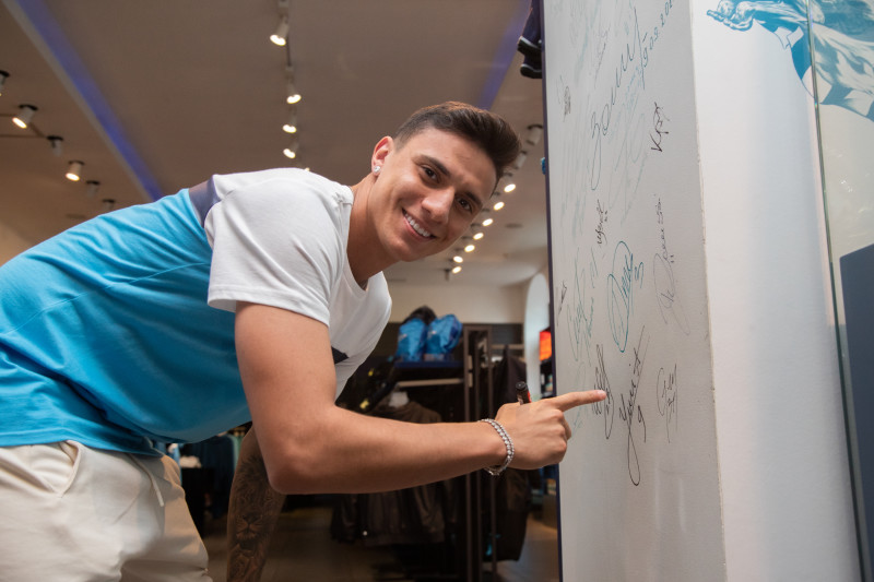 Презентация новичков сине-бело-голубых в магазине «Зенит-Арена»