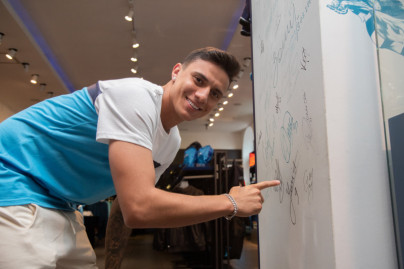 Презентация новичков сине-бело-голубых в магазине «Зенит-Арена»