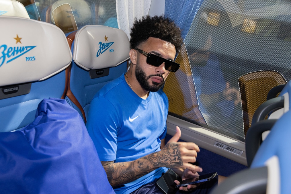 Команда «Зенит» в «Пулково» перед вылетом на матч с «Ахматом»