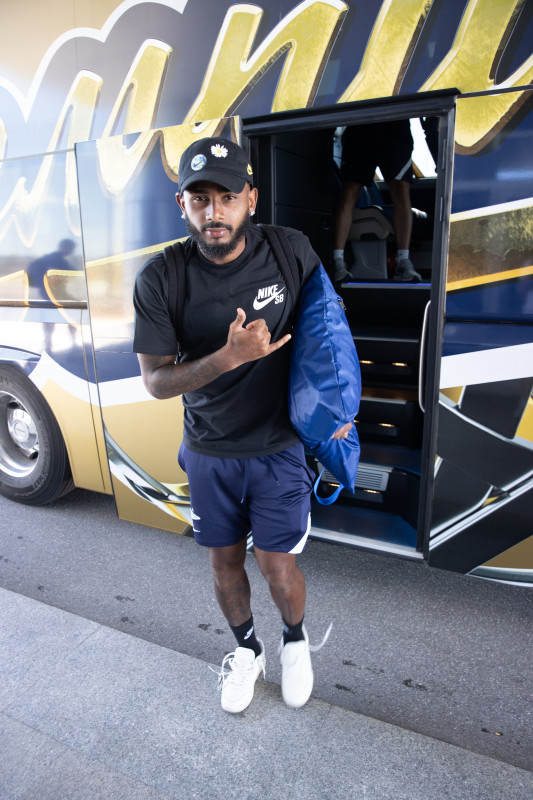 Команда «Зенит» в «Пулково» перед вылетом на матч с «Ахматом»