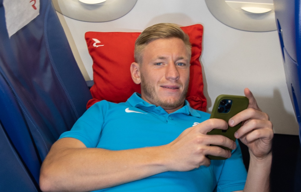 Команда «Зенит» в «Пулково» перед вылетом на матч с «Ахматом»