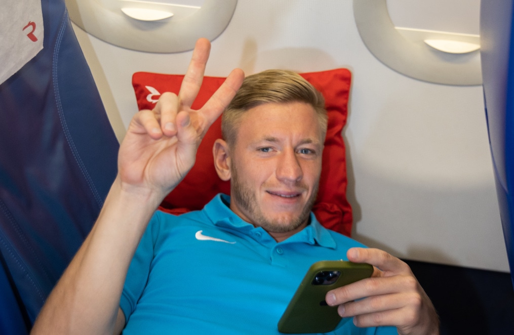 Команда «Зенит» в «Пулково» перед вылетом на матч с «Ахматом»