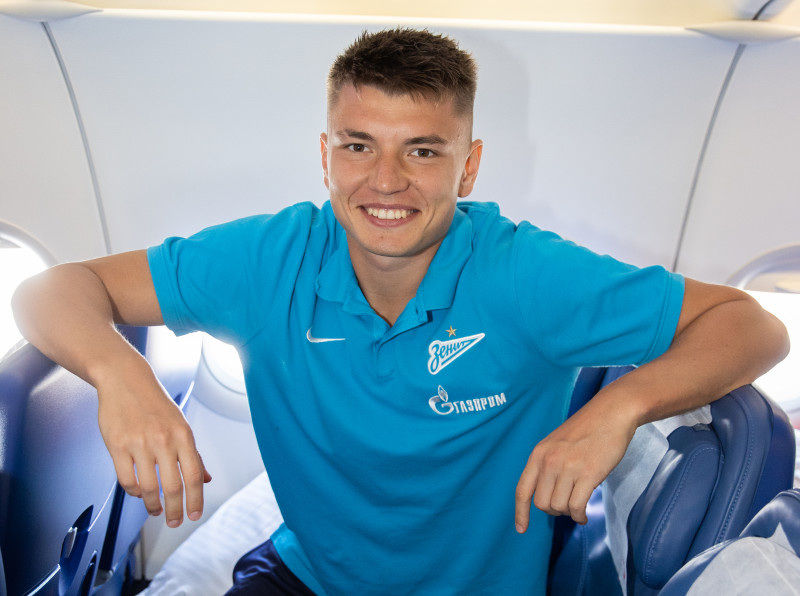 Команда «Зенит» в «Пулково» перед вылетом на матч с «Ахматом»