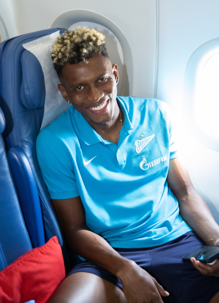 Команда «Зенит» в «Пулково» перед вылетом на матч с «Ахматом»