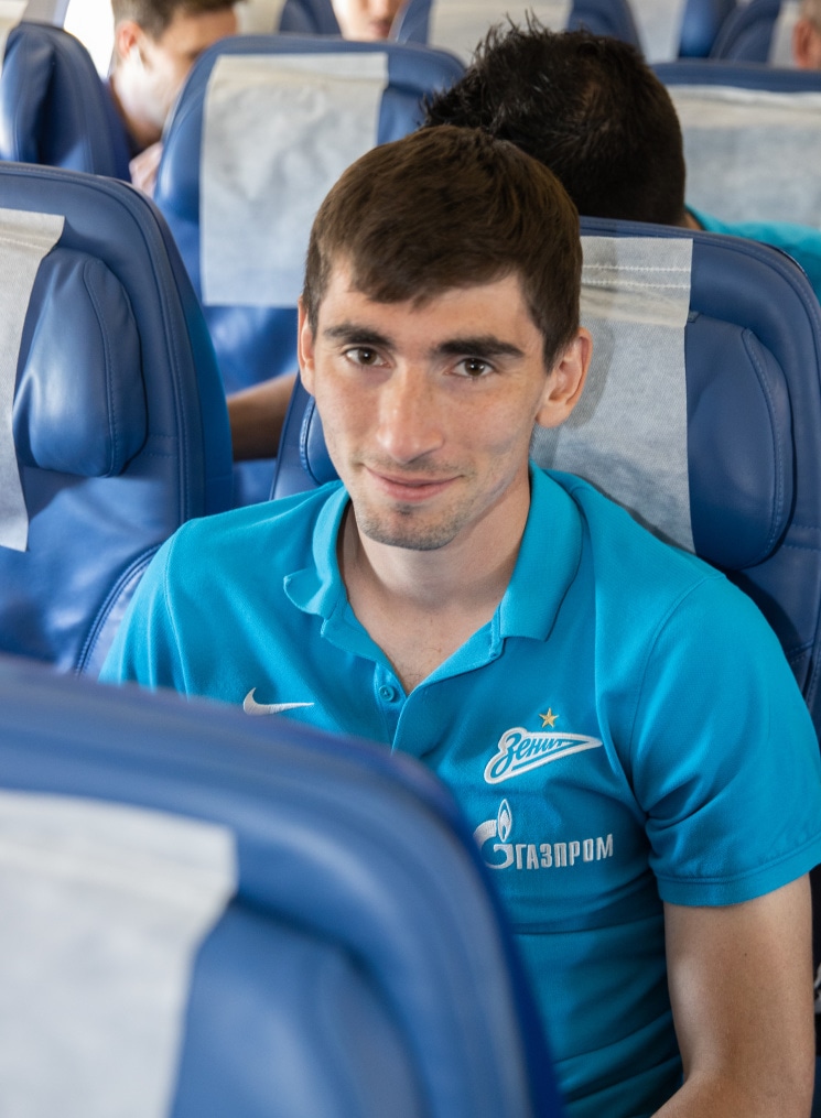 Команда «Зенит» в «Пулково» перед вылетом на матч с «Ахматом»