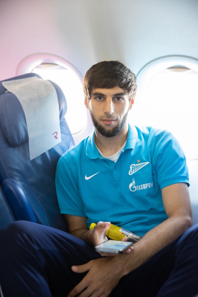 Команда «Зенит» в «Пулково» перед вылетом на матч с «Ахматом»