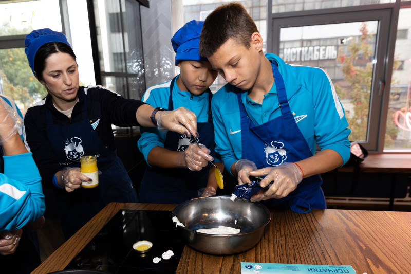 Воспитанники «Газпром»-академии приняли участие в кулинарном мастер-классе