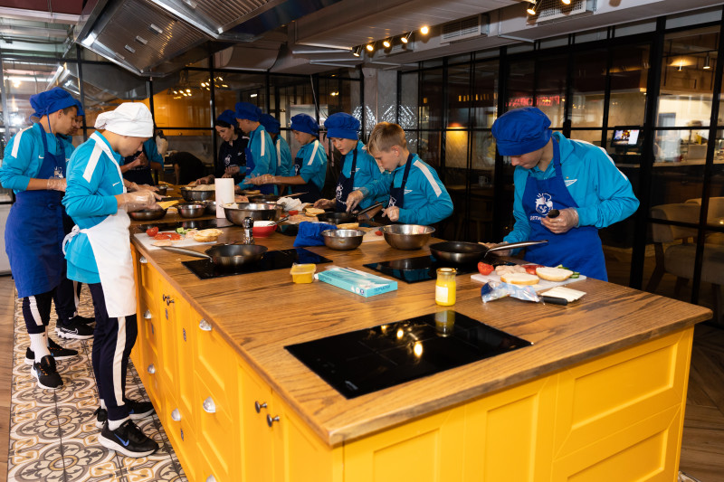 Воспитанники «Газпром»-академии приняли участие в кулинарном мастер-классе