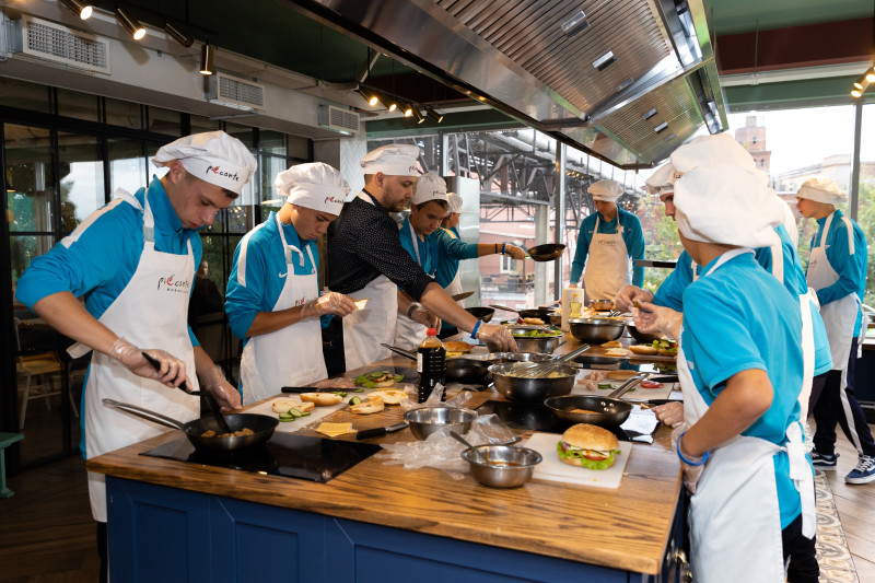 Воспитанники «Газпром»-академии приняли участие в кулинарном мастер-классе