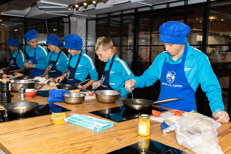 Воспитанники «Газпром»-академии приняли участие в кулинарном мастер-классе