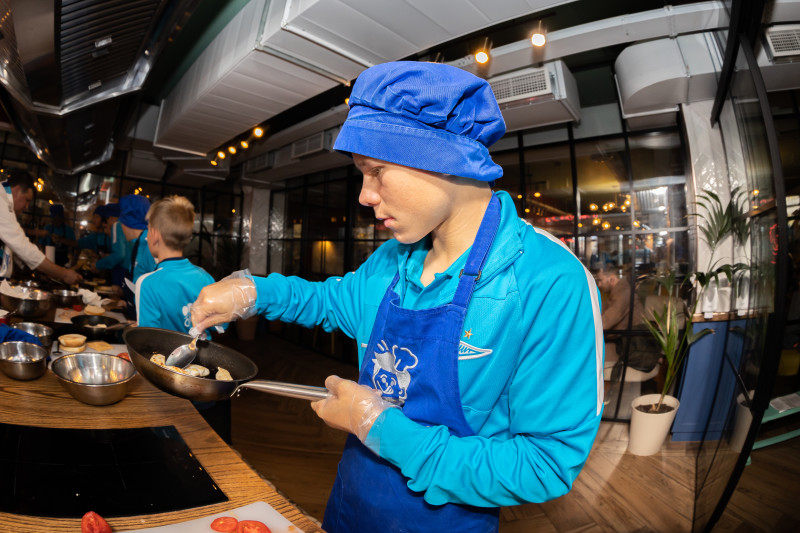 Воспитанники «Газпром»-академии приняли участие в кулинарном мастер-классе