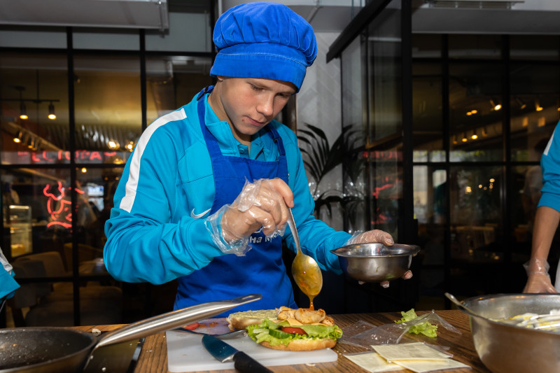 Воспитанники «Газпром»-академии приняли участие в кулинарном мастер-классе