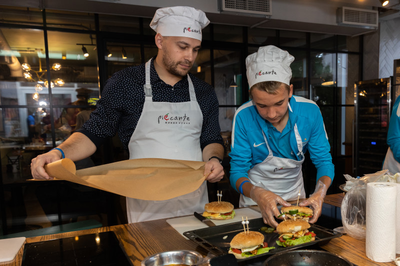 Воспитанники «Газпром»-академии приняли участие в кулинарном мастер-классе