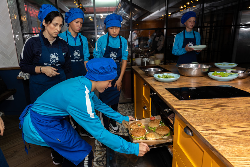 Воспитанники «Газпром»-академии приняли участие в кулинарном мастер-классе