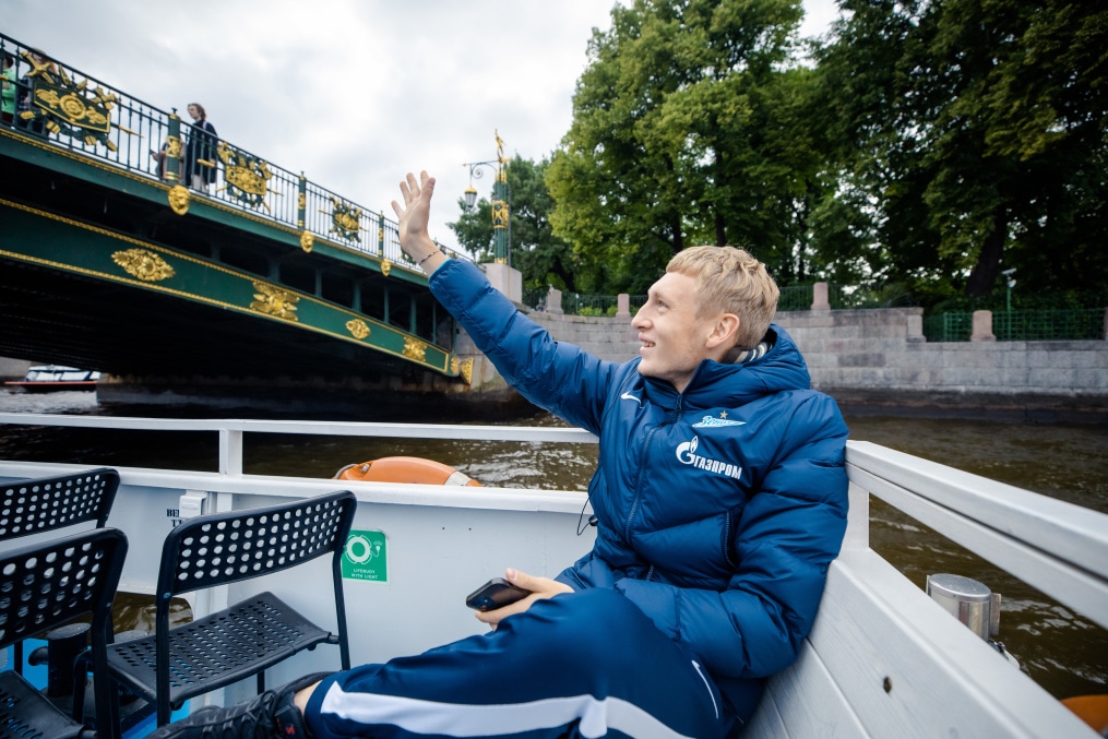 Молодежная команда «Зенита» совершила водное путешествие по Петербургу