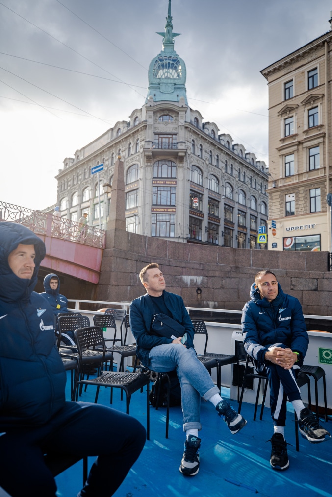 Молодежная команда «Зенита» совершила водное путешествие по Петербургу