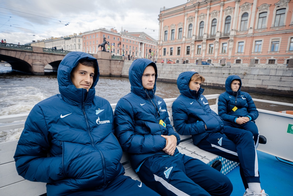Молодежная команда «Зенита» совершила водное путешествие по Петербургу