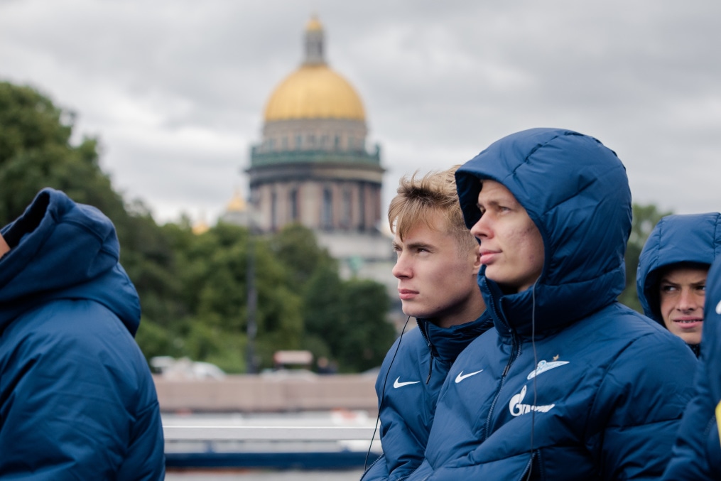 Молодежная команда «Зенита» совершила водное путешествие по Петербургу