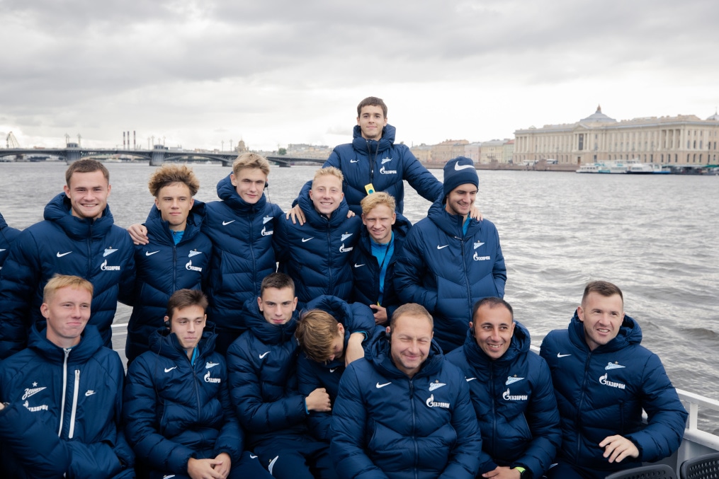 Молодежная команда «Зенита» совершила водное путешествие по Петербургу