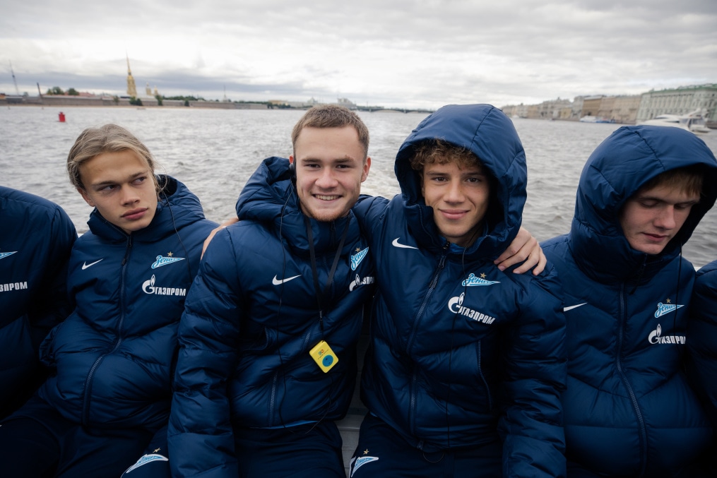 Молодежная команда «Зенита» совершила водное путешествие по Петербургу