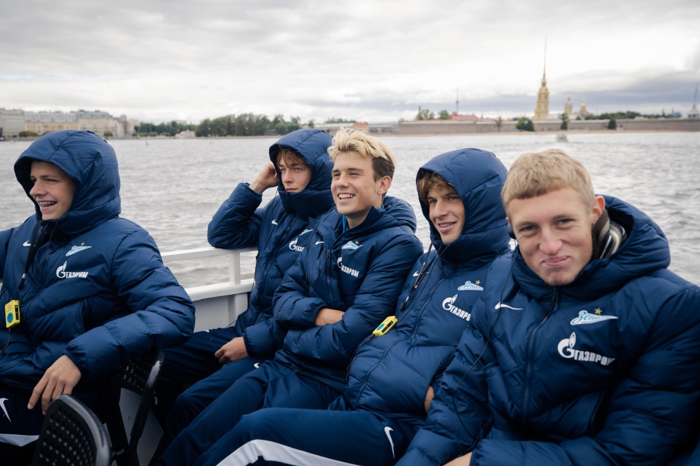 Молодежная команда «Зенита» совершила водное путешествие по Петербургу