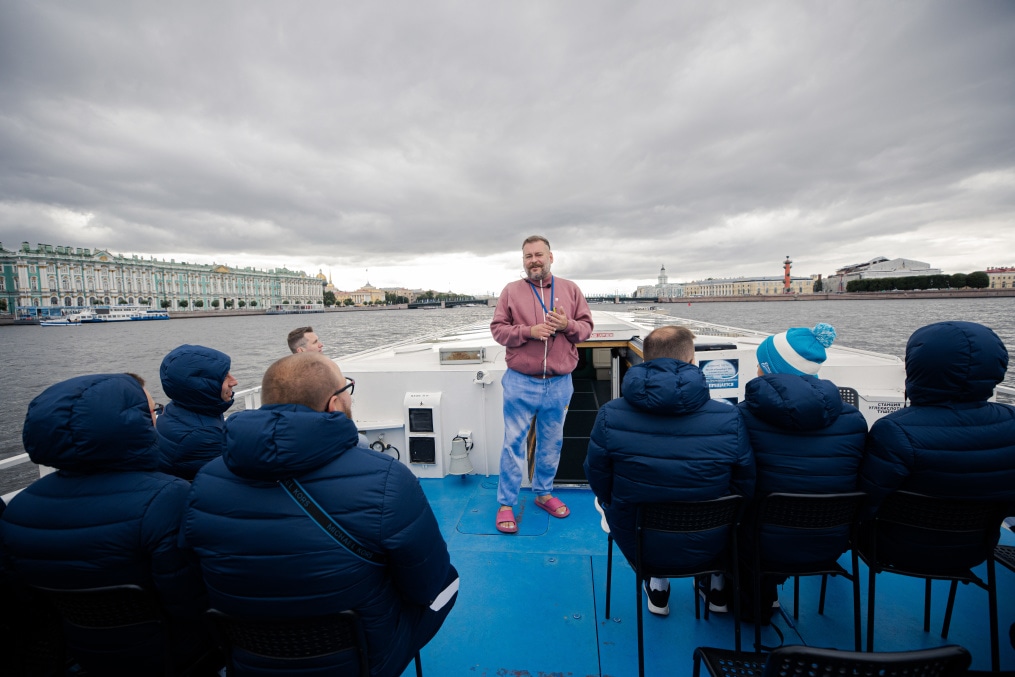 Молодежная команда «Зенита» совершила водное путешествие по Петербургу