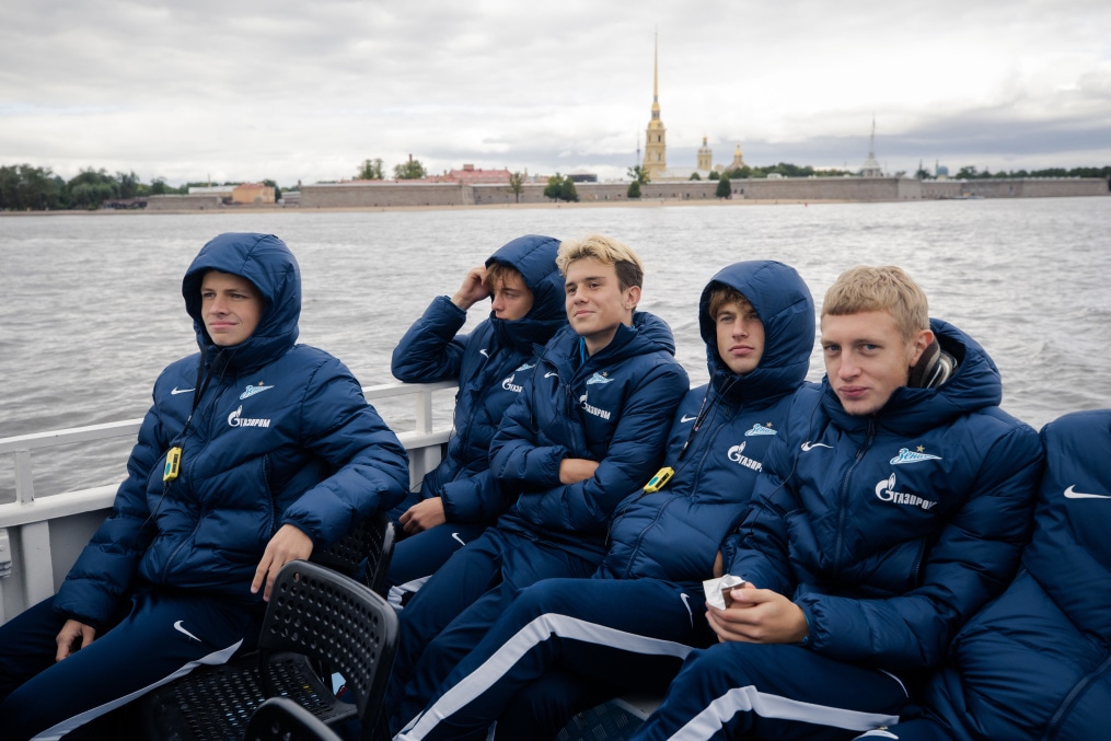 Молодежная команда «Зенита» совершила водное путешествие по Петербургу