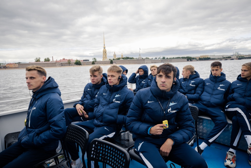 Молодежная команда «Зенита» совершила водное путешествие по Петербургу