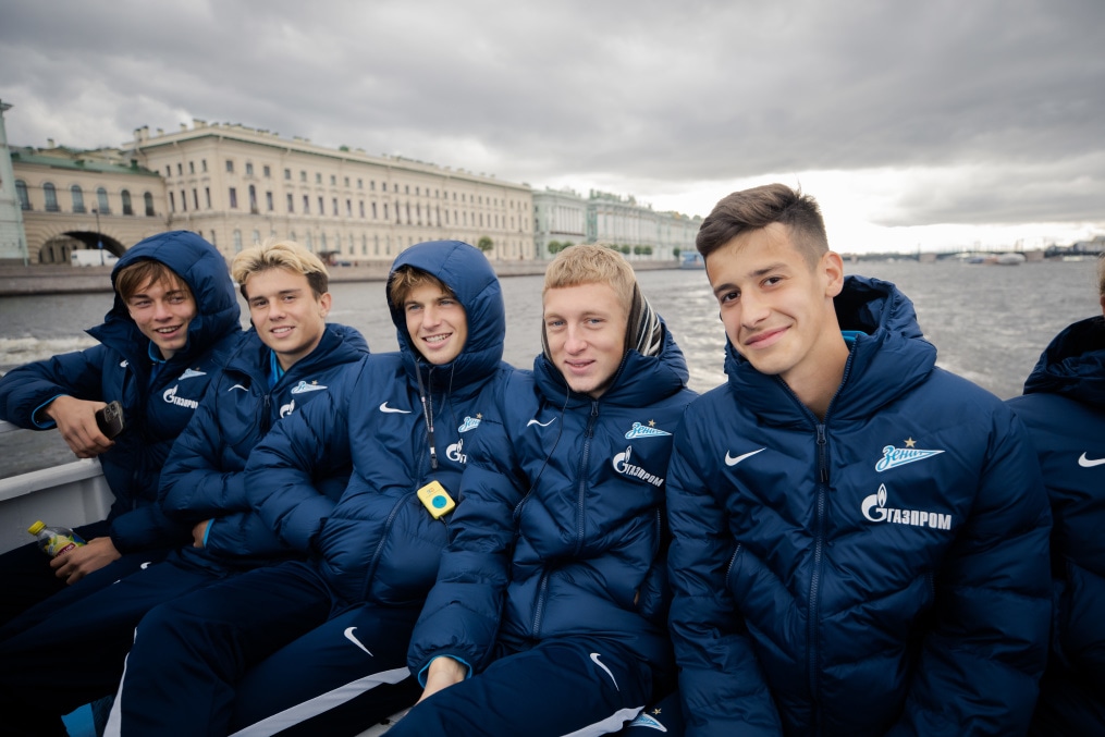 Молодежная команда «Зенита» совершила водное путешествие по Петербургу