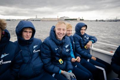 Молодежная команда «Зенита» совершила водное путешествие по Петербургу
