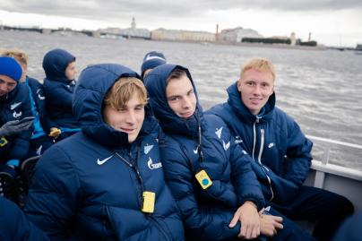 Молодежная команда «Зенита» совершила водное путешествие по Петербургу