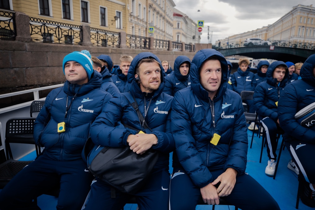 Молодежная команда «Зенита» совершила водное путешествие по Петербургу