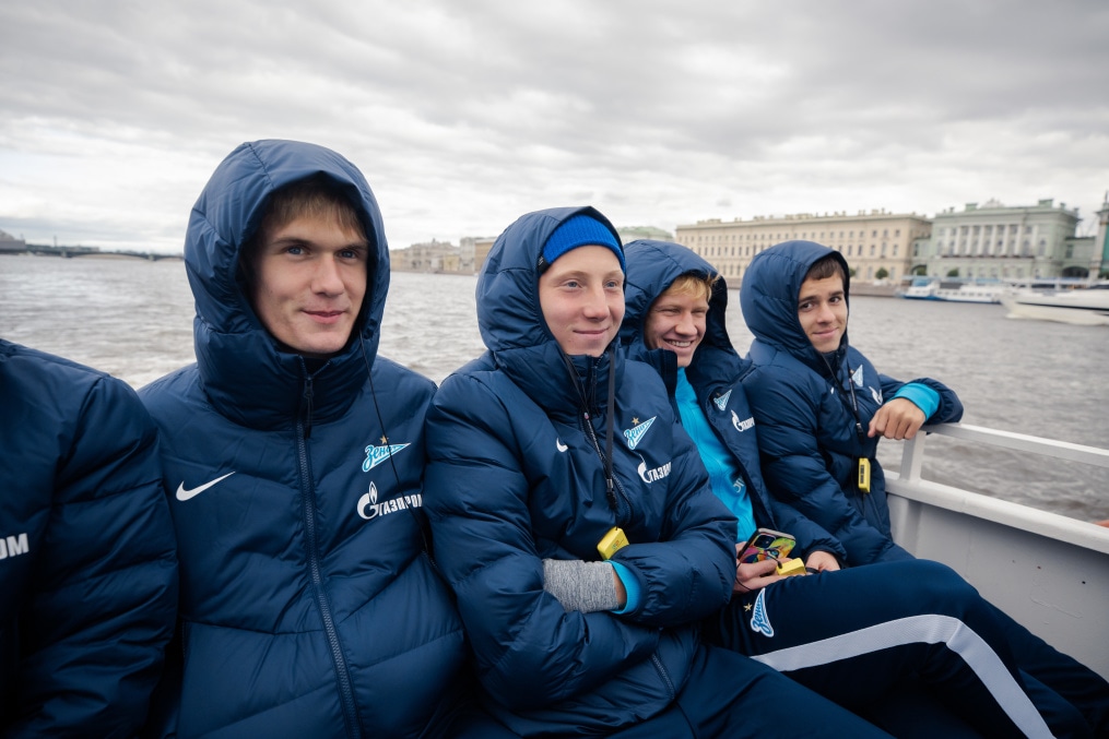Молодежная команда «Зенита» совершила водное путешествие по Петербургу