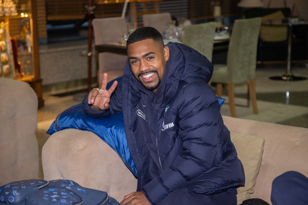 Команда «Зенит» в «Пулково» перед вылетом на матч с «Торпедо»