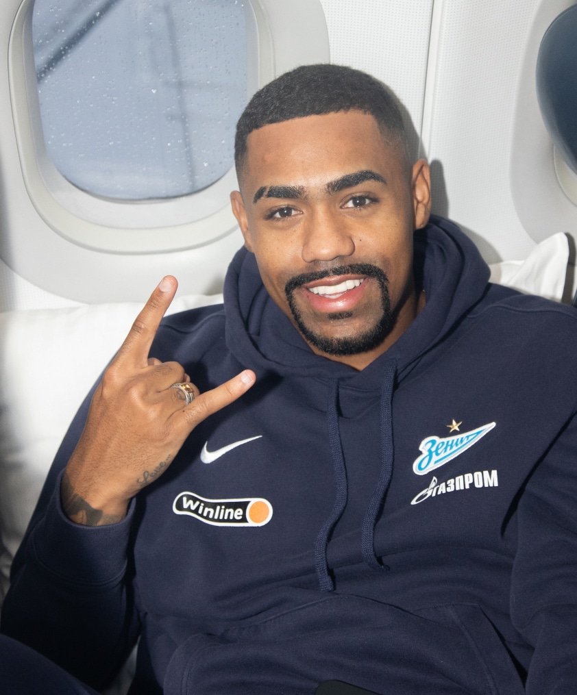 Команда «Зенит» в «Пулково» перед вылетом на матч с «Торпедо»