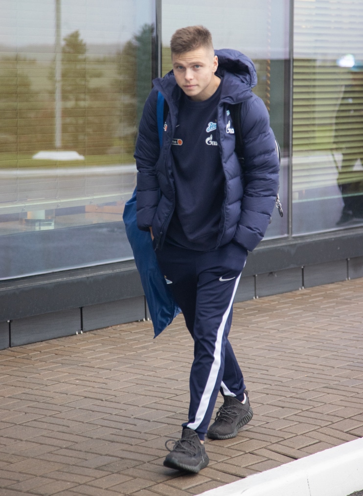 Команда «Зенит» в «Пулково» перед вылетом на матч с «Торпедо»