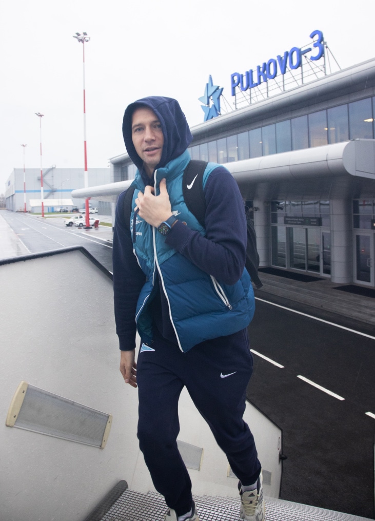 Команда «Зенит» в «Пулково» перед вылетом на матч с «Торпедо»