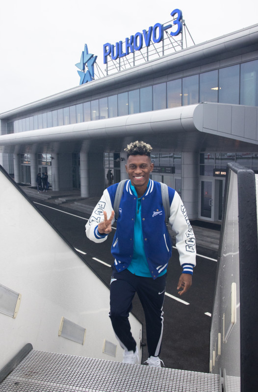 Команда «Зенит» в «Пулково» перед вылетом на матч с «Торпедо»