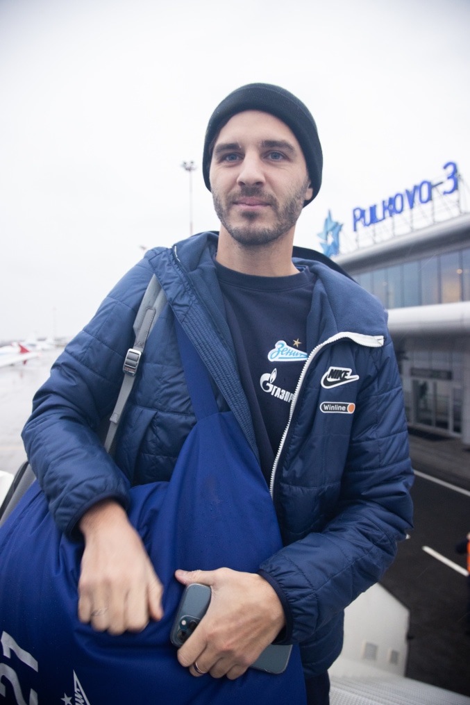 Команда «Зенит» в «Пулково» перед вылетом на матч с «Торпедо»