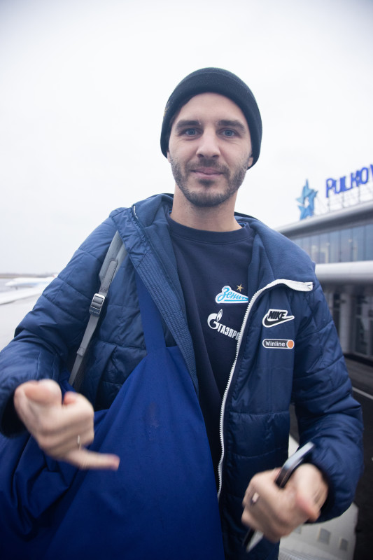 Команда «Зенит» в «Пулково» перед вылетом на матч с «Торпедо»