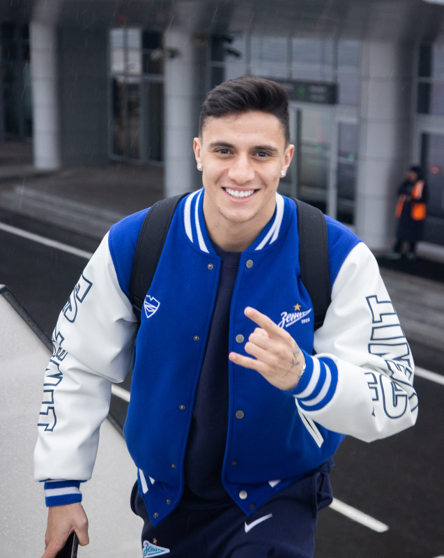 Команда «Зенит» в «Пулково» перед вылетом на матч с «Торпедо»